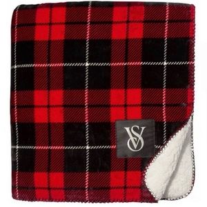 Victoria’s Secret Plaid Sherpa Plush Blanket